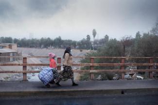 Refugees and migrants living in slum areas in Santiago de Chile are not prepared to face the cold and heavy winter rains, as they live in houses without heating. The cold winter arrives to the country, deepening the situation of vulnerability of Venezuelan refugees and migrants.