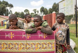 children leaning on the mattress.