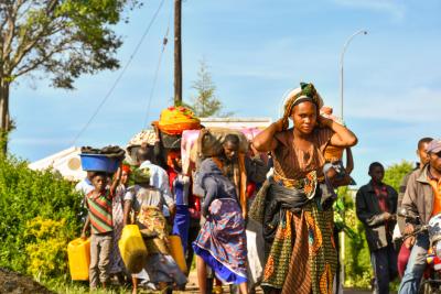 Thousands of children, women, and men fled violent clashes occurring in Rutshuru territory in the North Kivu province of DRC, some 8 km from the Bunagana border crossing in Uganda’s Kisoro district. © UNHCR/Yonna Tukundane