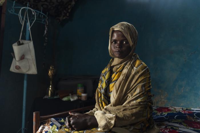 South Sudanese refugee Hana fled Khartoum, Sudan, after the conflict broke out, returning to her home country. Hana tragically lost both of her babies due to health complications. © UNHCR/Ala Kheir