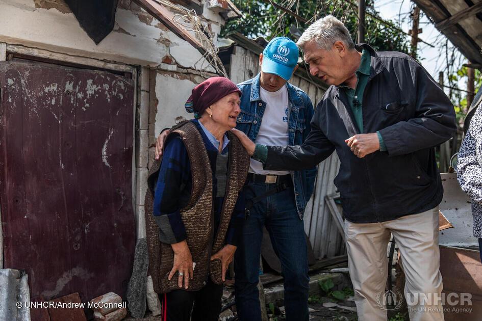 Ukraine. High Commissioner visits woman's destroyed home in Makariv 